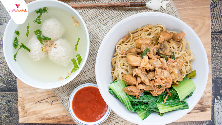 berapa kalori yang dihasilkan dari semangkok mie ayam? Oleh sebab itu ketahui cara membakar kalori mie ayam.